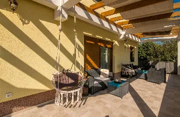 4-Bedroom Villa in Gabonjin for Up to 8 Guests