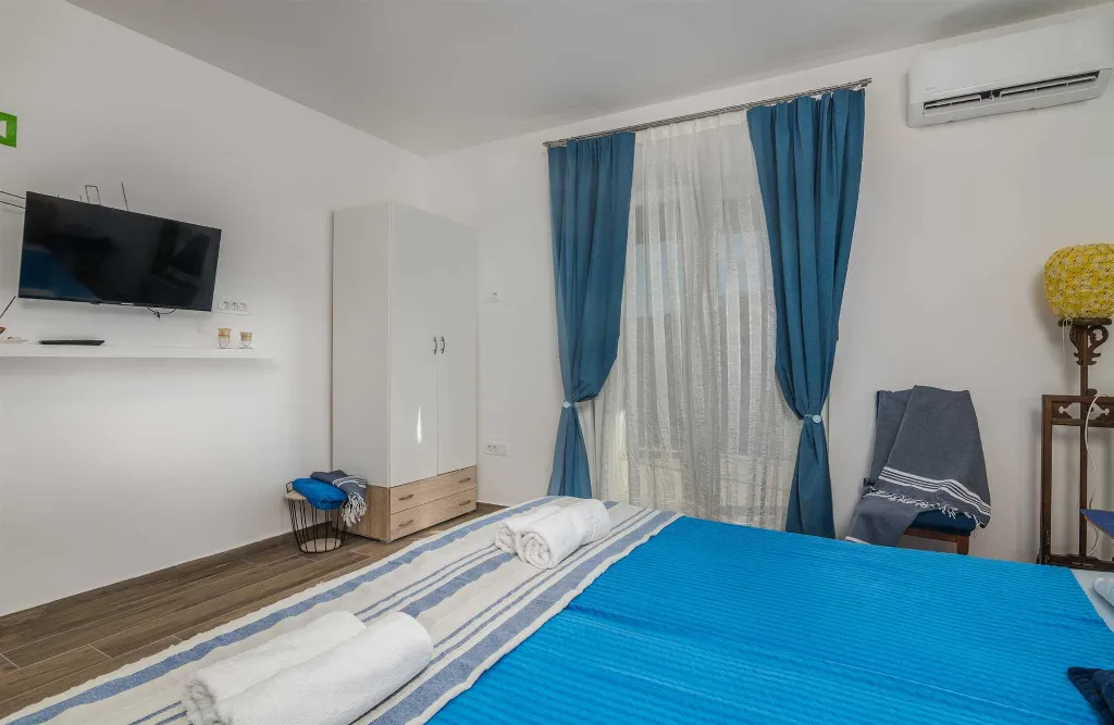 4-Bedroom Villa in Gabonjin for Up to 8 Guests
