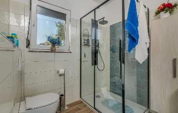 4-Bedroom Villa in Gabonjin for Up to 8 Guests