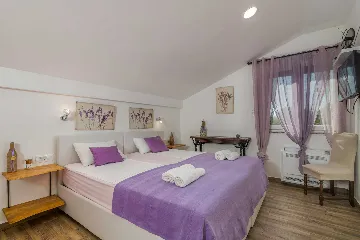 4-Bedroom Villa in Gabonjin for Up to 8 Guests