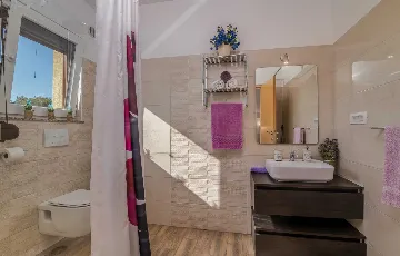 4-Bedroom Villa in Gabonjin for Up to 8 Guests