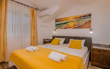 4-Bedroom Villa in Gabonjin for Up to 8 Guests