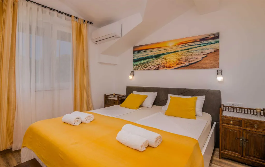 4-Bedroom Villa in Gabonjin for Up to 8 Guests