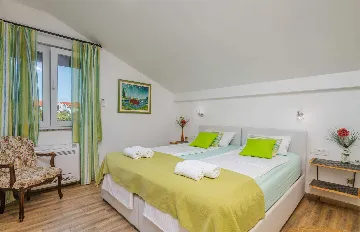 4-Bedroom Villa in Gabonjin for Up to 8 Guests