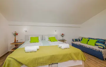 4-Bedroom Villa in Gabonjin for Up to 8 Guests