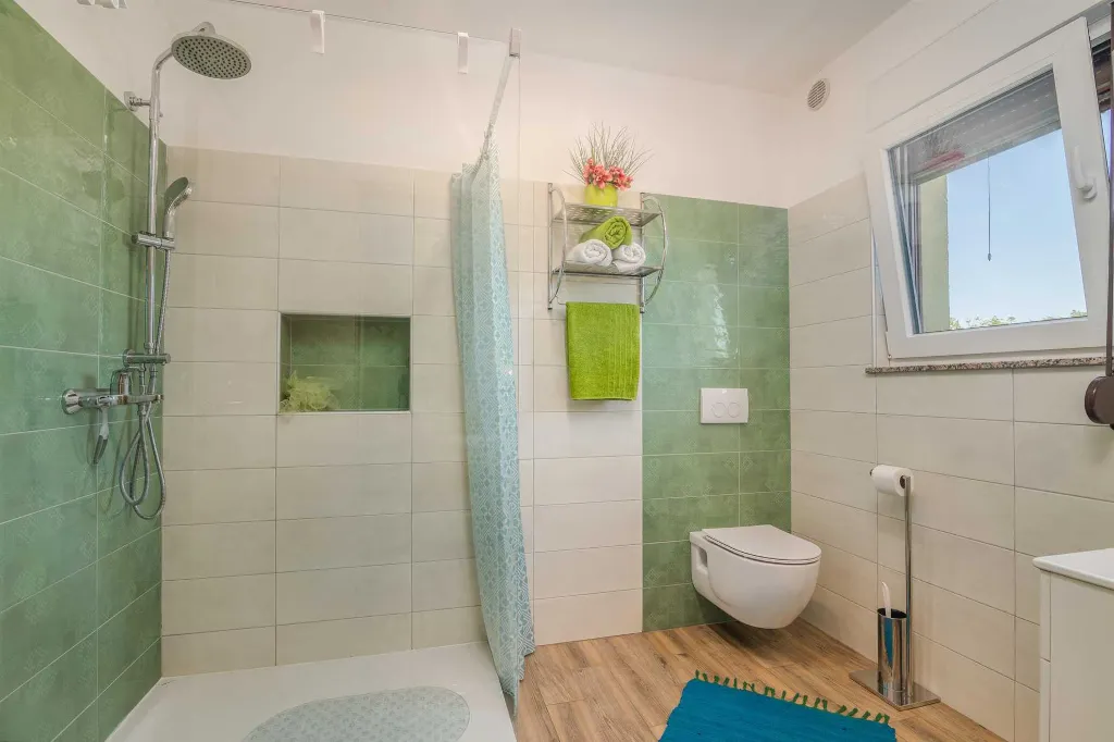 4-Bedroom Villa in Gabonjin for Up to 8 Guests
