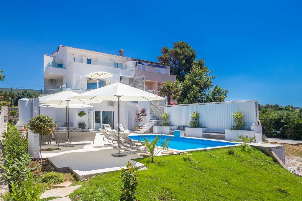 6-Bedroom Villa with Private Pool in Punat