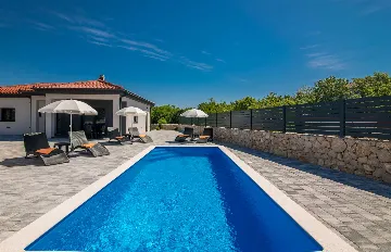 Modern Villa in Garica with Private Pool
