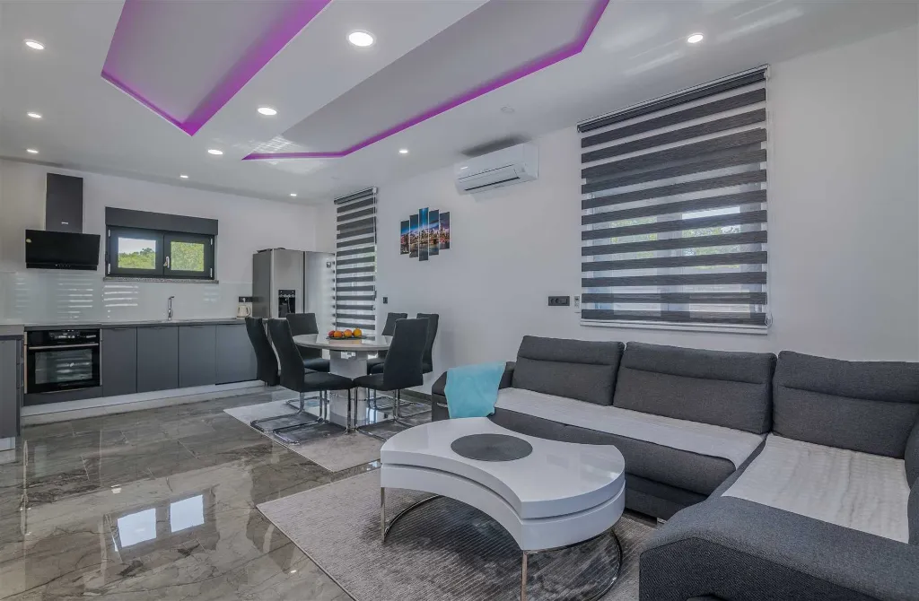 Modern Villa in Garica with Private Pool