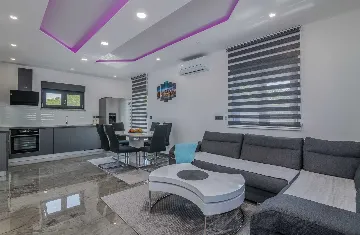 Modern Villa in Garica with Private Pool