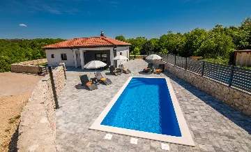 Modern Villa in Garica with Private Pool