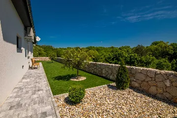 Modern Villa in Garica with Private Pool