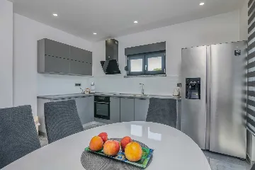 Modern Villa in Garica with Private Pool