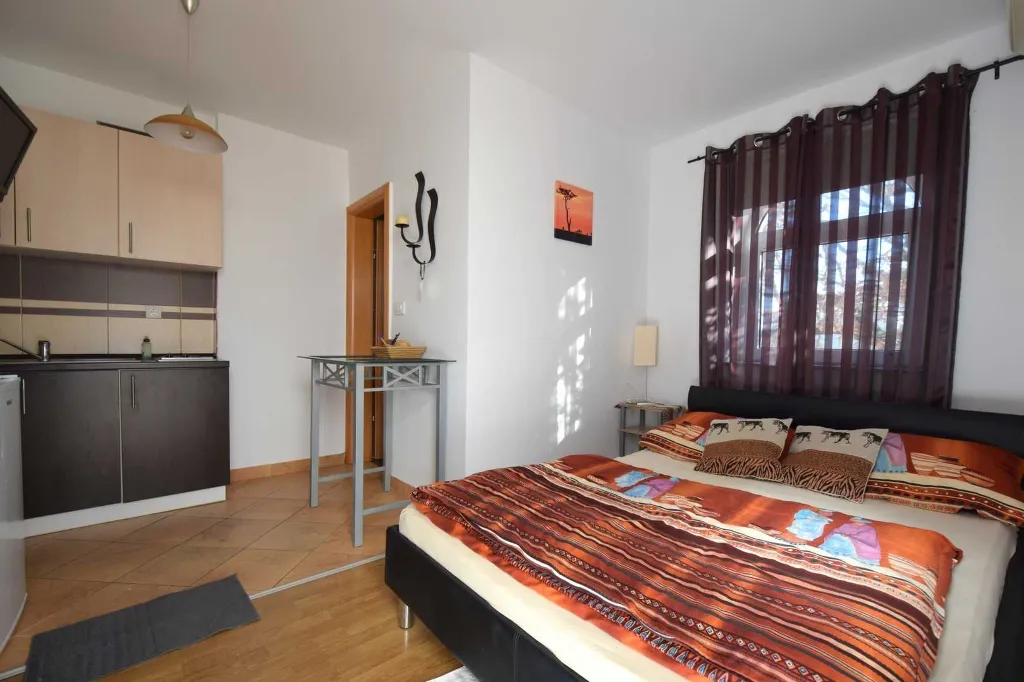 Studio Apartment in Vantačići with Balcony