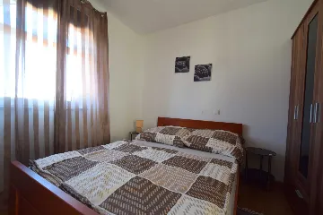 2-Bedroom Apartment with Balcony in Vantačići