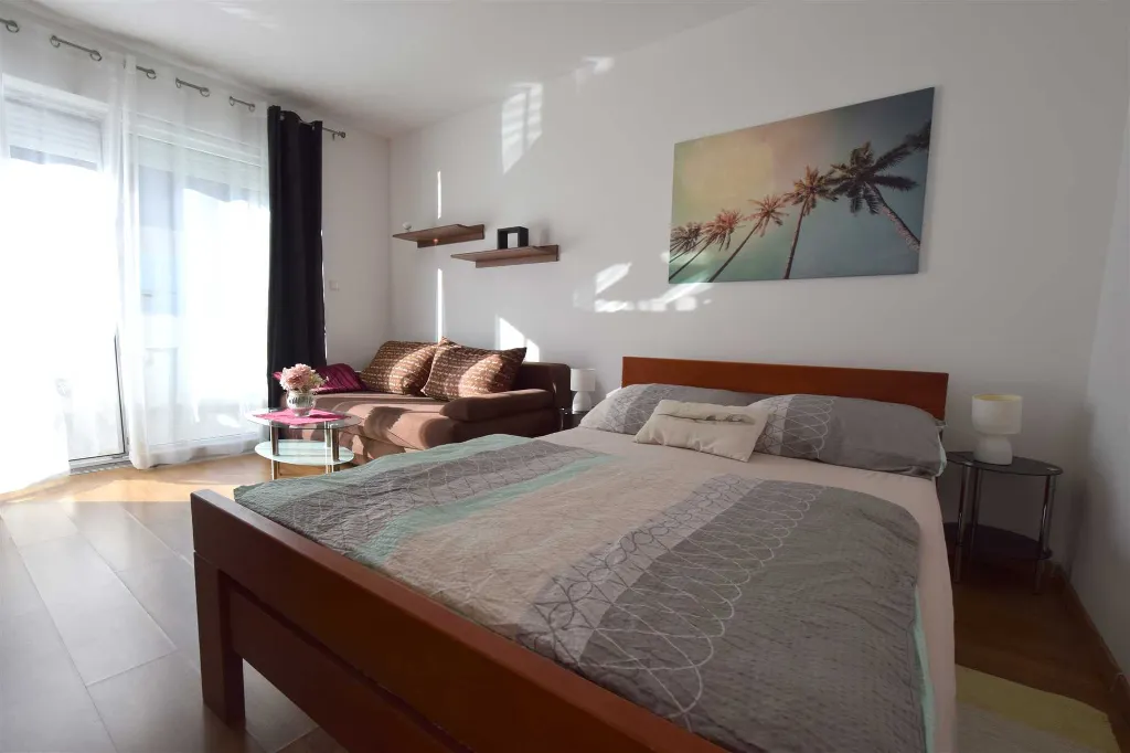 2-Bedroom Apartment with Balcony in Vantačići
