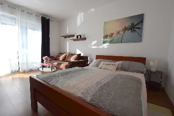 2-Bedroom Apartment with Balcony in Vantačići