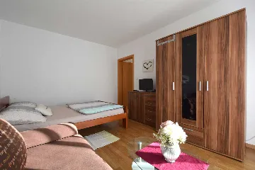 2-Bedroom Apartment with Balcony in Vantačići