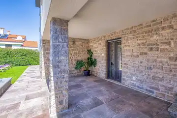 Njivice Apartment for 4 Guests with Private Pool