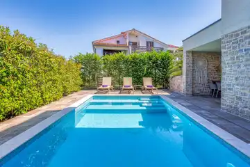 Njivice Apartment for 4 Guests with Private Pool