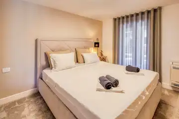 Njivice Apartment for 4 Guests with Private Pool