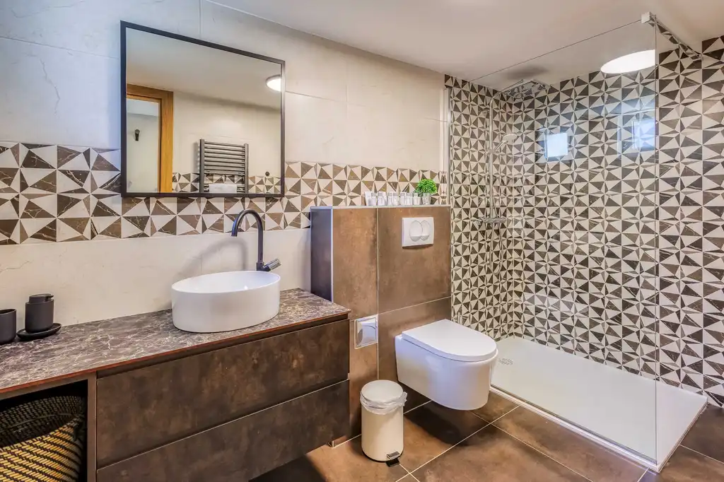 Njivice Apartment for 4 Guests with Private Pool