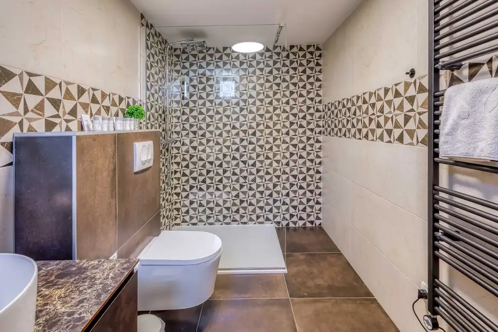 Njivice Apartment for 4 Guests with Private Pool