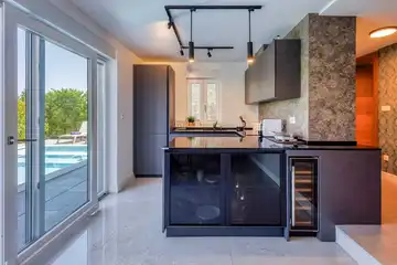 Njivice Apartment for 4 Guests with Private Pool