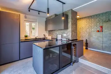 Njivice Apartment for 4 Guests with Private Pool