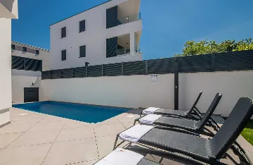 2-Bedroom Apartment with Private Pool in Njivice