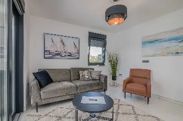 2-Bedroom Apartment with Private Pool in Njivice