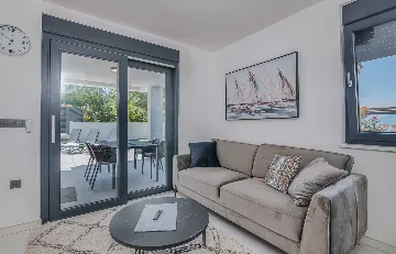 2-Bedroom Apartment with Private Pool in Njivice