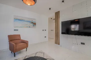 2-Bedroom Apartment with Private Pool in Njivice