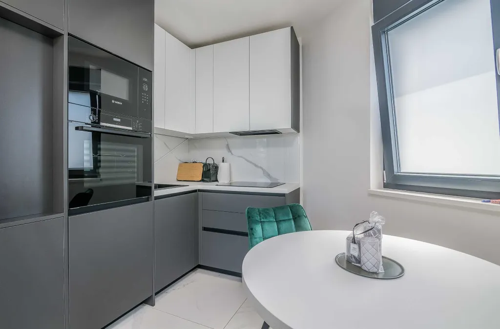 2-Bedroom Apartment with Private Pool in Njivice