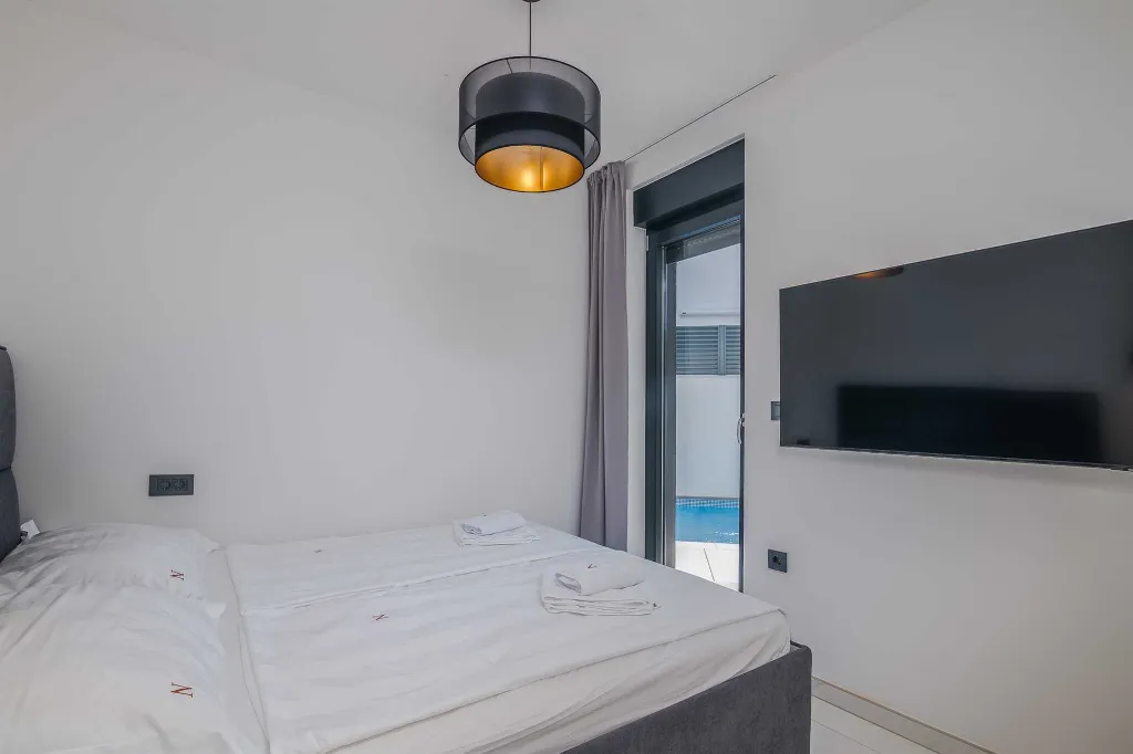 2-Bedroom Apartment with Private Pool in Njivice