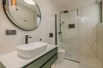 2-Bedroom Apartment with Private Pool in Njivice