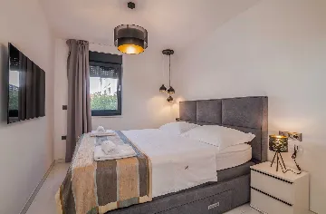 2-Bedroom Apartment with Private Pool in Njivice