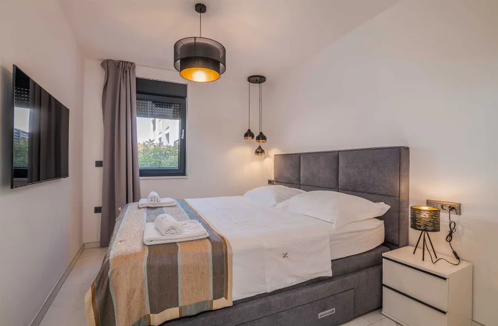 2-Bedroom Apartment with Private Pool in Njivice