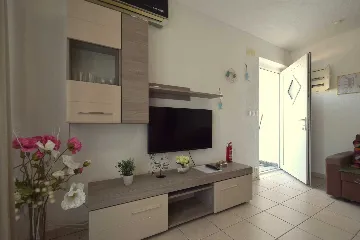 One-Bedroom Apartment in Vantačići for 2 Guests