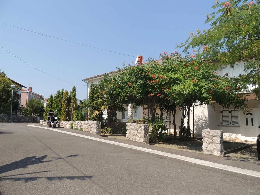 Malinska 1-Bedroom Apartment with Terrace