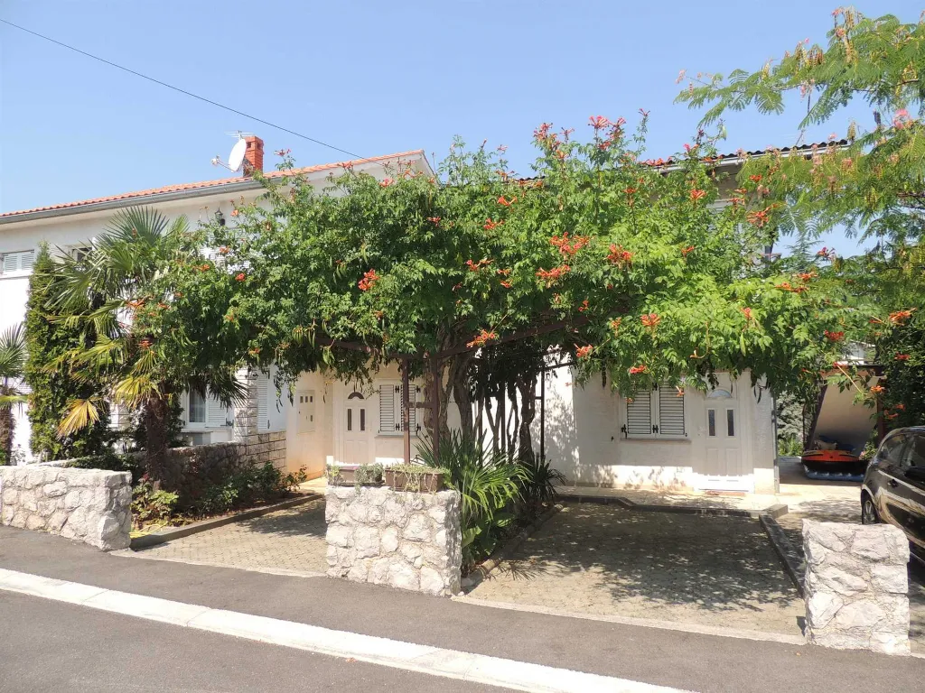 Ground-Floor Apartment for 4 in Malinska