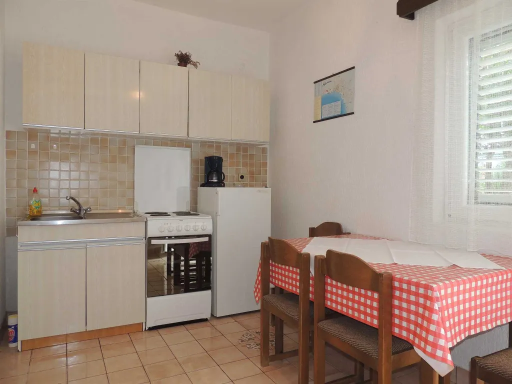 Ground-Floor Apartment for 4 in Malinska