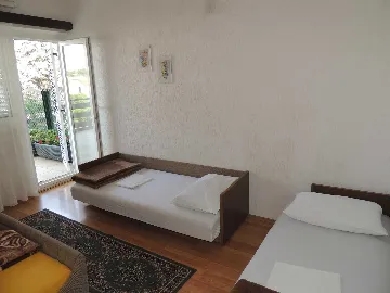 Ground-Floor Apartment for 4 in Malinska