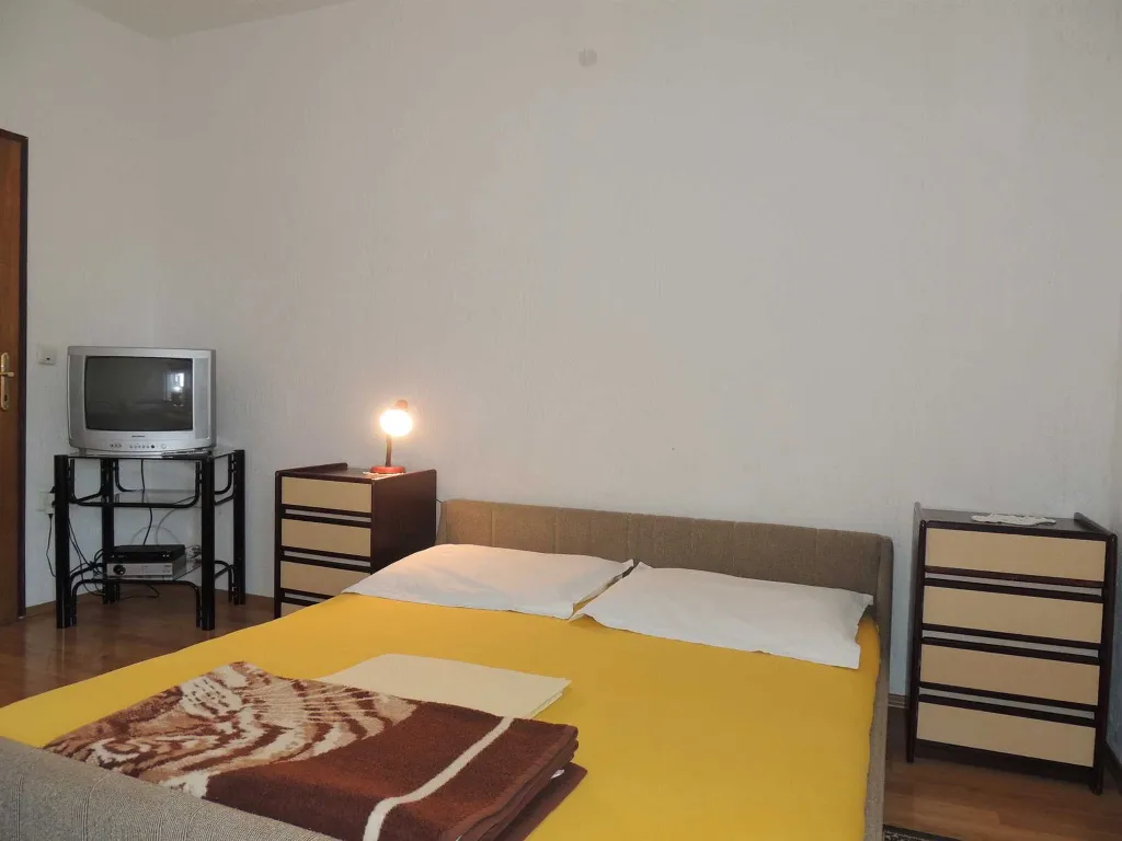 Ground-Floor Apartment for 4 in Malinska