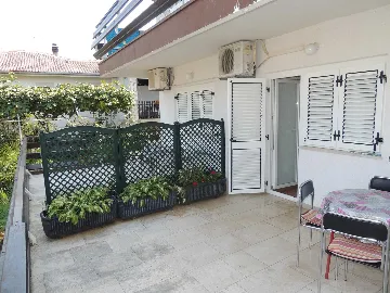 Ground-Floor Apartment for 4 in Malinska