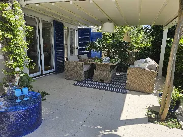 Njivice Apartment with Sea View Terrace