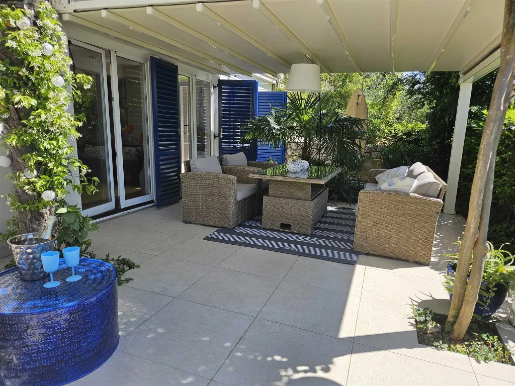 Njivice Apartment with Sea View Terrace