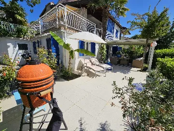 Njivice Apartment with Sea View Terrace