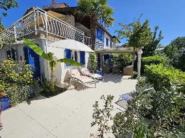 Njivice Apartment with Sea View Terrace