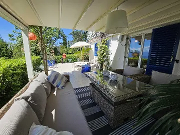 Njivice Apartment with Sea View Terrace